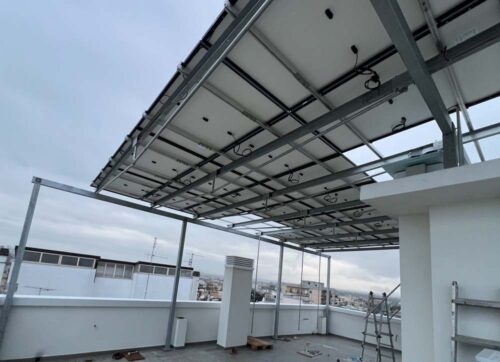 fotovoltaico e batterie di accumulo su terrazzo condominiale