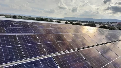 fotovoltaico e batterie di accumulo su tetto
