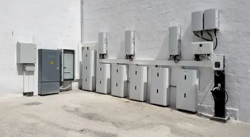 fotovoltaico e batterie di accumulo in opera